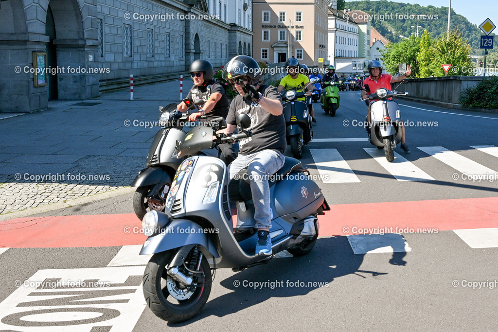 Linz_ Harley Davidson Charity_ 15.08.2023-17 | 15.08.2023, Linz, AUT, Harley Davidson Charity 2023 Hauptplatz Linz, im Bild Vespa meets Harley Davidson 