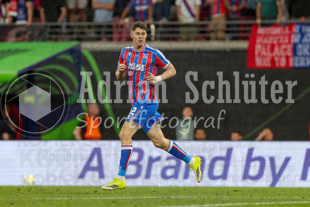 27.05.2026, EUR, Fussball, Herren, Conference League Finale, Saison 2025/2026, Crytsal Palace F.C. - Rayo Vallecano de Madrid | Jorgen Strand Larsen (Crystal Palace, 22) schaut