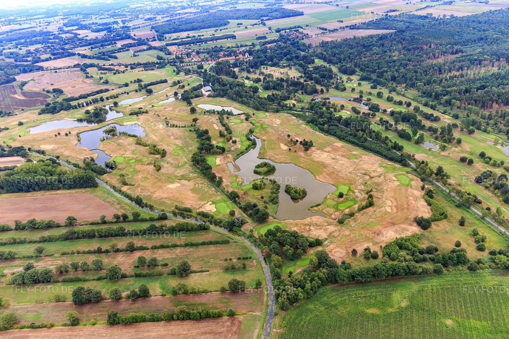Luftbild: Golfanlage Schloss Lüdersburg in Lüdersburg im Bundesland Niedersachsen in Deutschland. – Foto: IMG_109942.jpg vom 15.08.2018 durch Werner Riehm/FLY-FOTO.de – Auflösung des Originals: 5472 x 3648 px – Something went wrong!