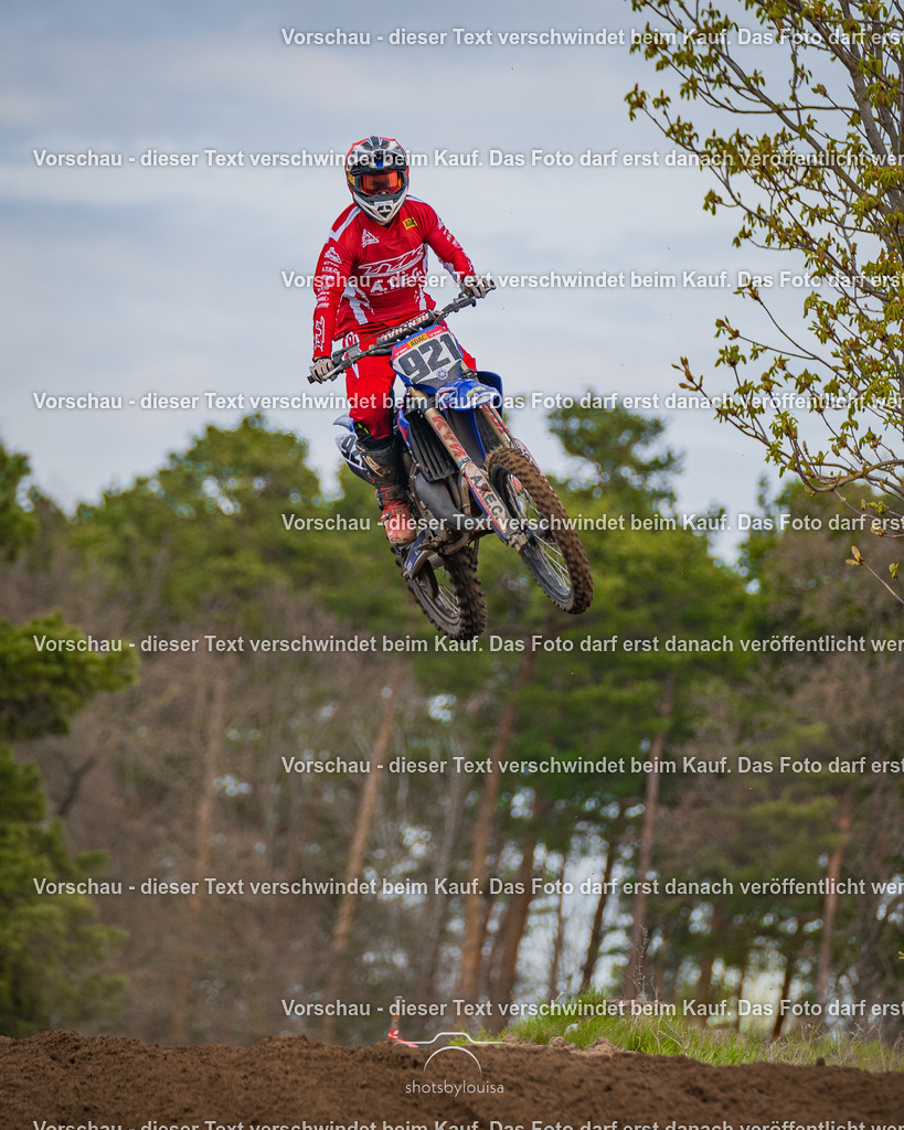 04_13_Bensdorf_MX1-1715 | Sportfotografin aus Berlin-Brandenburg mit Fokus auf Motocross. Ich halte deine sportliche Leistung und echte Emotionen auf und neben der Strecke professionell fest. Entdecke die Fotos von deinem Rennen und bestelle sie direkt hier im Shop.