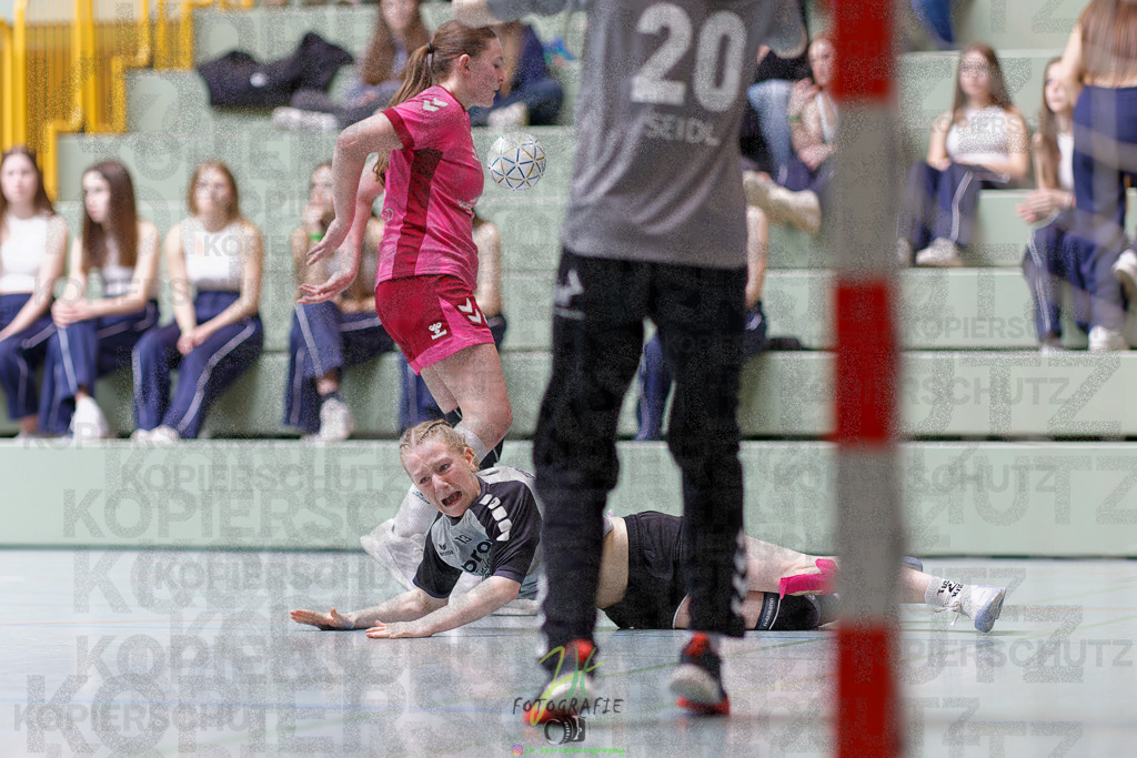 Hessenmeisterschaft wJC - Spiel um Platz 3; TuS Kriftel - SG Schenklengsfeld | Hessenmeisterschaft wJC - Spiel um Platz 3; TuS Kriftel - SG Schenklengsfeld am 22.03.2025 in Biedenkopf (Sporthalle Lahntalschule)Photo © 2025 - Jörg Heinrich - Realisiert mit Pictrs.com
