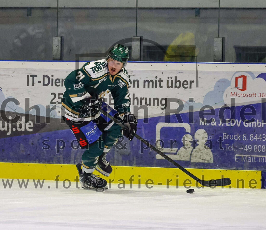 2025-12-28_155_TSV_Erding_gegen_onesto_Tigers_Bayreuth | Erding, Deutschland, 28.12.2025:Eishockey, Oberliga Süd 2025 / 2026, 31. Spieltag, TSV Erding gegen onesto Tigers Bayreuth, Endergebnis: 6:5 n.V.Erik Modlmayr (Erding Gladiators, #21)Foto: Christian Riedel / fotografie-riedel.net
