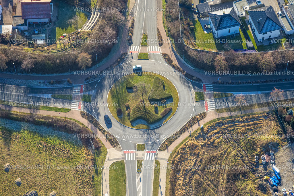 Soest260104121 | Luftbild, begrünter Kreisverkehr mit Baumfigur, Oestinghauser Landstraße und Schleswiger Ring, Walburger, Soest, Südwestfalen, Nordrhein-Westfalen, Deutschland