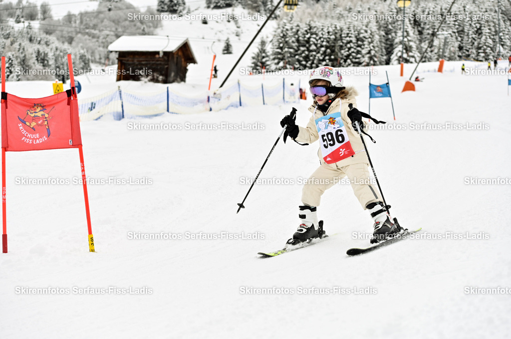 SRF_20.02.2026_0573 | Skirennfotos,Serfaus,Fiss,Ladis,Kinderskirennen,Winter,Tirol,Oberland,skirace,SFL,feelfree,weil wir's genießen,ski,Ski,skifahren,Sonnenplateau, - Realisiert mit Pictrs.com