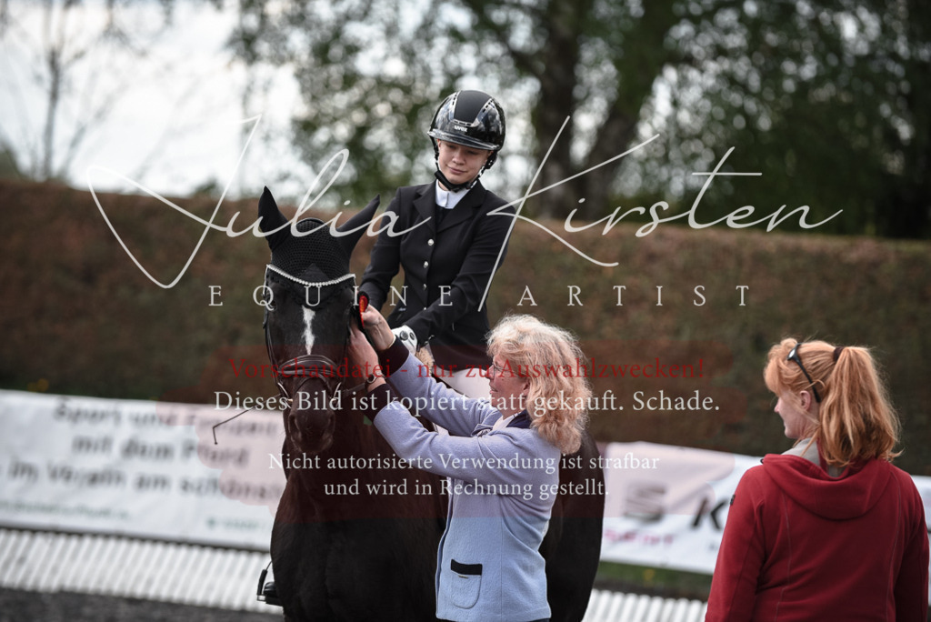 20230513_JK-Röhrsdorf-14-1036 | Pferde- und Turnierfotografie in Westsachsen. Pferdeportraits, Auftragszeichnungen und intuitive Kunst.