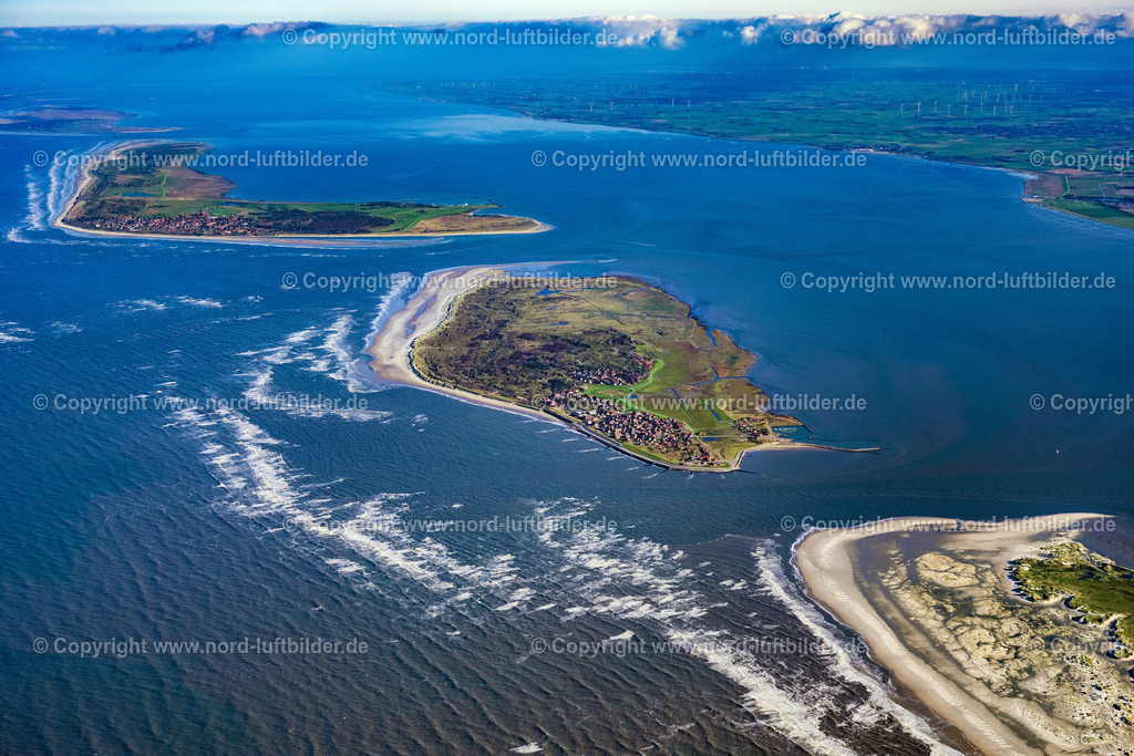 Baltrum_und_Langeoog_ELS_4149231021 | BALTRUM 23.10.2021 Ortsansicht der Straßen und Häuser der Wohngebiete von West- und Ost- Dorf auf der Nordsee- Insel Baltrum im Bundesland Niedersachsen. // Town View of the streets and houses of the residential areas in Ostdorf and Westdorf on the North Sea island Baltrum in the state Lower Saxony. Foto: Martin Elsen