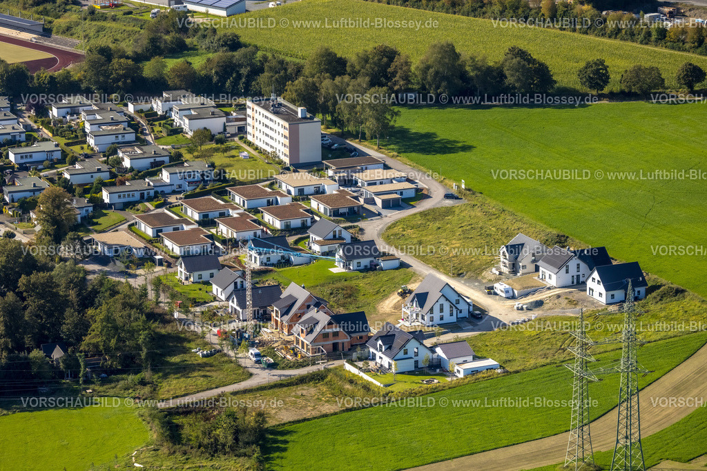 Schmallenberg230910786 | Luftbild, Baustelle Wohnhäuser im Neubaugebiet Auf dem Loh, Schmallenberg, Sauerland, Nordrhein-Westfalen, Deutschland