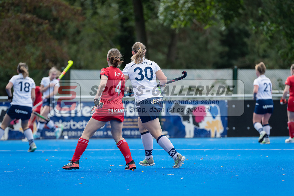 HK_20230923_104514 | 2. Bundesliga Damen Crefelder HTC - Hannover 78 am 23.9.2023 CHTC, Krefeld , Lisa Fohr ( Crefelder HTC ) , Janina Laskowski ( Hannover 78 #30 )