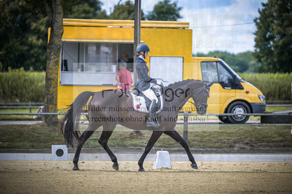 DOS_9171 | Entdecke hochwertige Reitturnierfotos von Foto Oger. Professionell, emotional und authentisch – jetzt Lieblingsmomente im Shop bestellen.Deutschlandweite Turnierfotografie. - Realisiert mit Pictrs.com