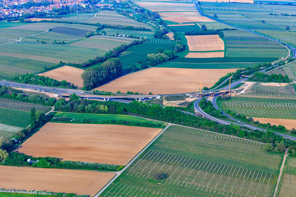 Luftbild: Baustelle für neue Ausfahrt der B272 von der A65 im Ortsteil Dammheim in Landau im Bundesland Rheinland-Pfalz in Deutschland. Foto: IMG_106712.jpg vom 21.04.2018 durch Werner Riehm/FLY-FOTO.de