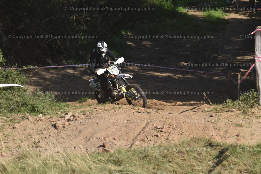 DSC_0300 | Sportfotografie , Motorsport, Motoross, Reitsport, Mointainbike, Enduro,
Landschaft , Outdoor, Eventfotografie, Landschaft, Bilder online bestellen - Realisiert mit Pictrs.com