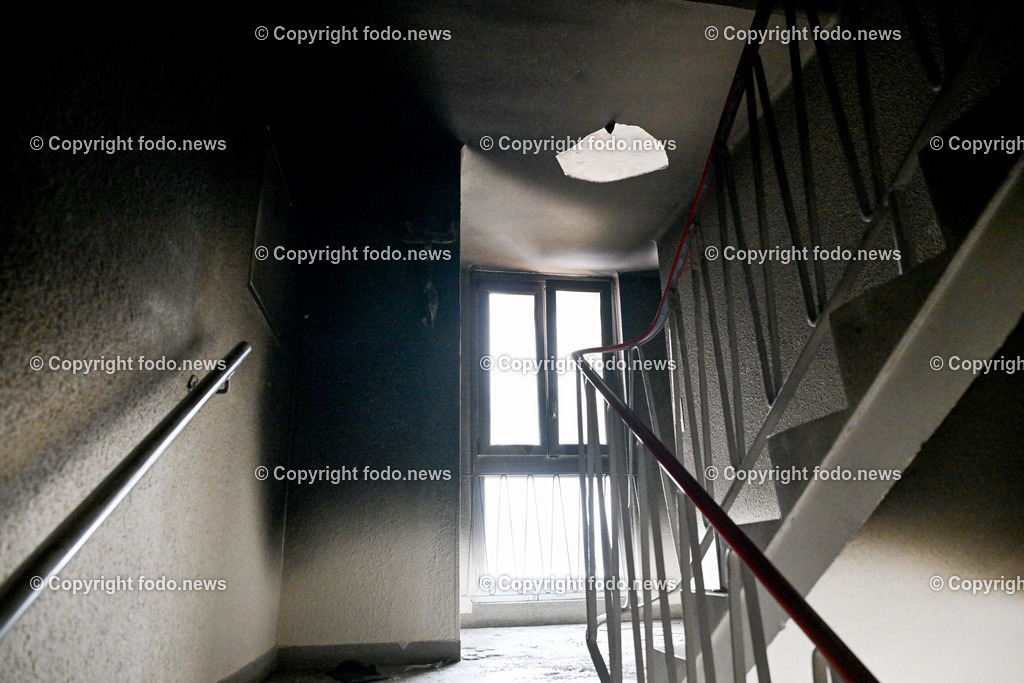 Voecklabruck_ Brandstelle Hochhaus_ 08.07.2024-16 | 08.07.2024, Voecklabruck, AUT, Brandstelle Hochhaus, im Bild Stiegenhaus, verraucht, verrusst, schwarz