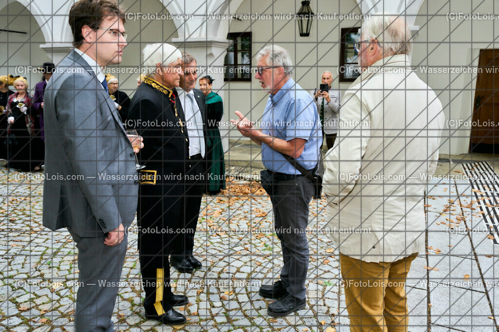 ALP3340_Jeanne de Ferrette_Hoefer-Hildebrand-Walgenwitz | (C)FotoLois.com, Alois Spandl, 700stes Hochzeitsjubiläum - Albrecht II. mit Johanna von Pfirt in Thann (FR) im März 2024. Empfang des Organistionskommitees aus der Region Ferrette (Pfirt)/Thann aus dem Elsass mit Empfang durch die Stadtgemeinde und Bezirkshauptmannschaft Scheibbs im Schloss Scheibbs und anschließender Kranzniederlegung in der Kartausenkirche über der Krypta des Gründerehepaares durch Mitglieder des Templer Ordens im Beisein von Mitgliedern der Goldhaubengruppen, Fr 22. September 2023.