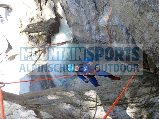P7300202 | Bestelle die Bilder deines Berg- oder Wasser-Abenteuers mit Mountain Sports bequem von zu Hause aus direkt über unseren Online Fotoshop von pictrs.com. - Realisiert mit Pictrs.com