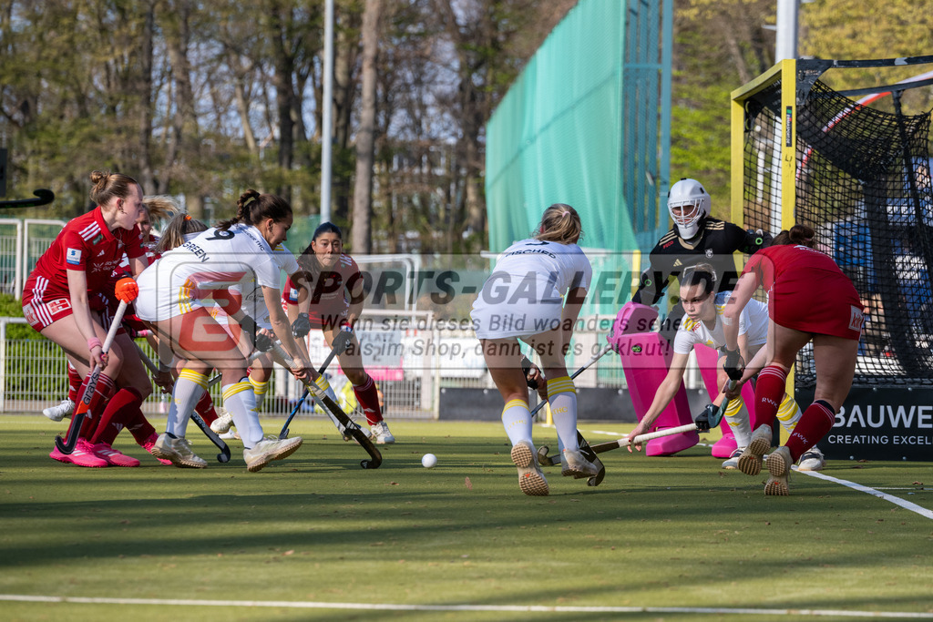 SFE_20260322_0098 | Köln, Deutschland, 22.03.26: Feldhockey 1. Bundesliga Damen zwischen Rot-Weiss Köln - Harvestehuder HTC im REWE Sportpark am 22.03.2026 in Köln, Deutschland. (Foto von Stephan Fehrmann)Köln, Germany, 22.03.26: Feldhockey 1. Bundesliga Damen between Rot-Weiss Köln - Harvestehuder HTC in REWE Sportpark at 22.03.2026 in Köln, Deutschland. (Foto from Stephan Fehrmann)
