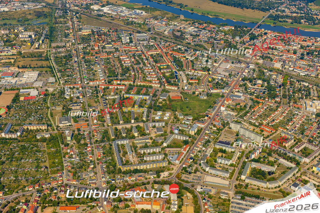 Neue Luftbildaufnahme der Stadt Schönebeck - Das Luftbild wurde 2025 vom UL-Flugzeug heraus erstellt ( keine Drohnenaufnahme ) - Hochauflösende Luftaufnahme - für Wandbilder und großformatige Ausdrucke geeignet. Das besondere Geschenk!Hier alle&nbsp;Infos zur Lizenzierung der LuftaufnahmeWir fliegen auch dieses Jahr wieder in Ihre Region um Luftbilder zu erstellen.- Luftbild anfragen