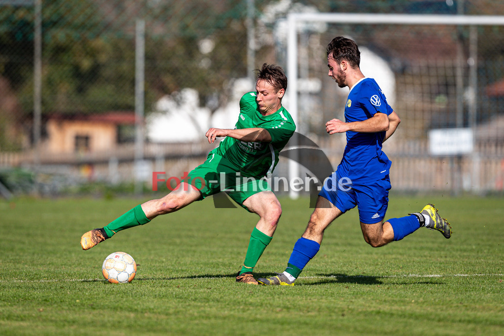 SG SV Eberfing/SV Söchering gegen FC Seeshaupt | Fußball A-Klasse Herren Gruppe 5, SG SV Eberfing/SV Söchering gegen FC Seeshaupt, 20241027,Zweikampf zwischen Denis SULZMANN (FC Seeshaupt 17) und Erion GJOXHAJ (SG SV Eberfing/SV Söchering 9),2024-10-27 in Eberfing (Sportpark Eberfing), Denis SULZMANN (FC Seeshaupt 17), Erion GJOXHAJ (SG SV Eberfing/SV Söchering 9)Copyright: WolfgangxLindner www.foto-lindner.de
