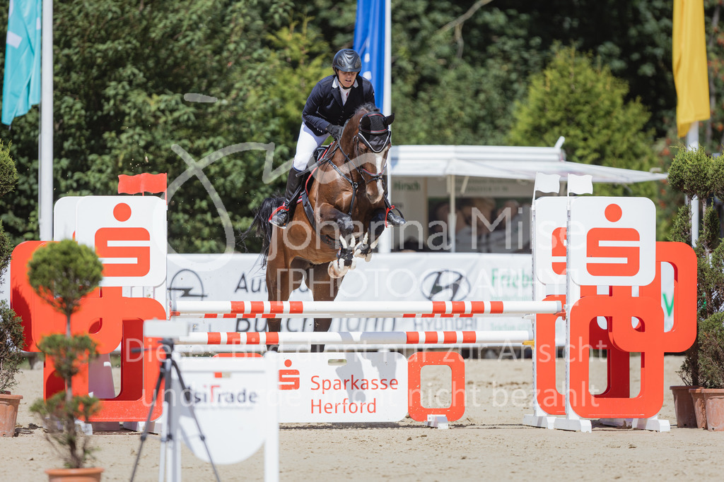 220728_BHO_RegioTour_A-Spr_Reiter-277 | Deine schönsten Turniermomente als professionelle Fotos! Entdecke hochwertige Pferdesport-Fotografie im Online-Shop. Jetzt Fotos finden & bestellen!