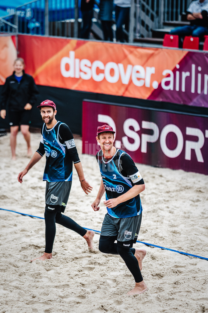 Beachvolleyball | Frauen | German Beach Tour 2024 | Tourstop Düsseldorf | 17.05.2024 | Yannick Harms (rechts) freut sich, Manuel Harms (links