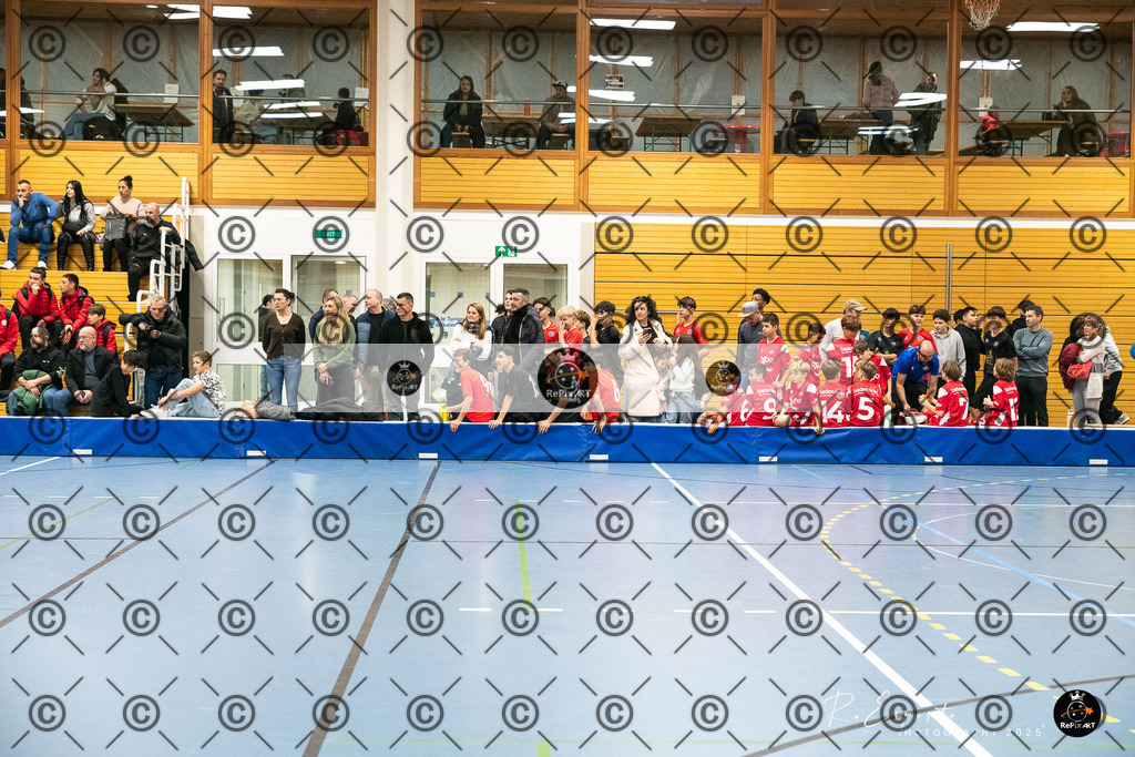 20251129_FCR-Hallenturnier-D_RAW-3_025-14 | Sport und Naturfotografie von Roberto Esposito zeigt echte Momente Bewegung und die Schönheit der Natur. Ausdrucksstarke Bilder schaffen Emotionen.