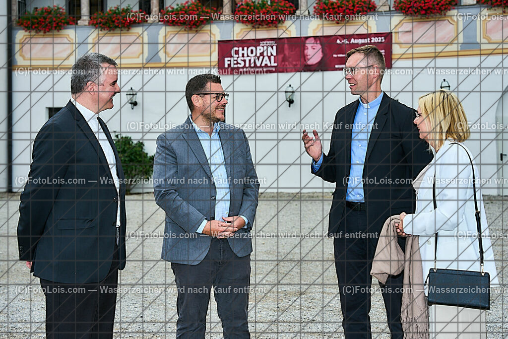 ALP0065_XXXIX_Chopin-Festival_Eroeffnung | (C)FotoLois.com, Alois Spandl, XXXIX. internationales CHOPIN-Festival in der Kartause Gaming, Eröffnung des Festivals mit Einmarsch der Goldhaubengruppe Lackenhof mit der Musikkapelle Gaming sowie den Ehrengästen und Eröffnungsansprachen in der Barockbibliothek, Fr 4. August 2023.