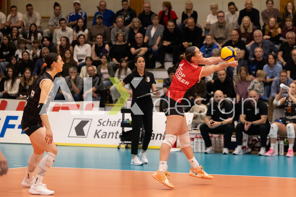Volleyball I Frauen I Saison 2025-2026 I Volleyball NLA | Women I  Playoffs Finals 2/5 I  VC Kanti Schaffhausen - viteos NUC I  10.04.2026 | 16 Tia Scambray (USA) (Viteos NUC) – Aussen - Realisiert mit Pictrs.com