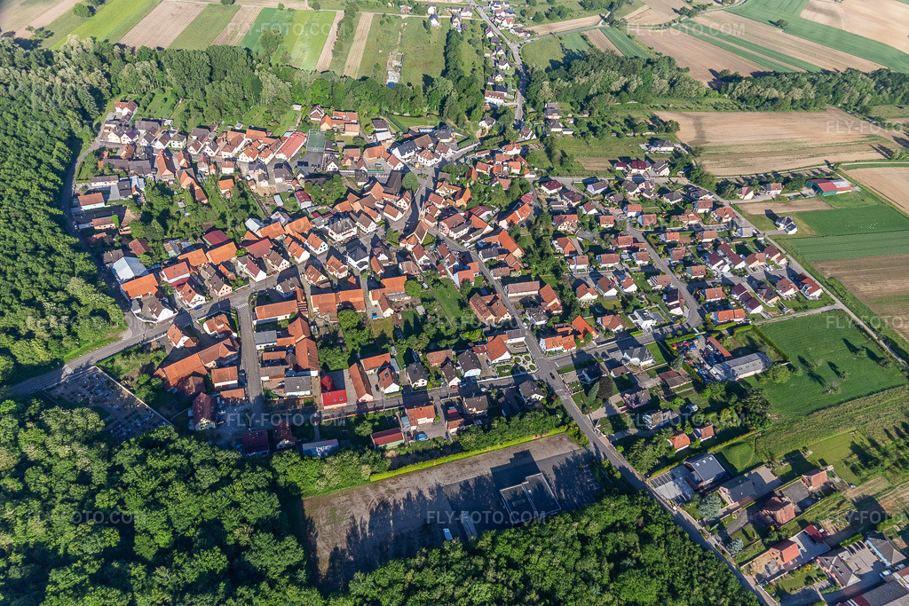 Aerial view: View of the town in Schaffhouse-près-Seltz in the state Bas-Rhin, France.Photo: IMG_115025.jpg taken on 06/01/2019 by Werner Riehm/FLY-FOTO.comResolution of the original: 5472 x 3648 px