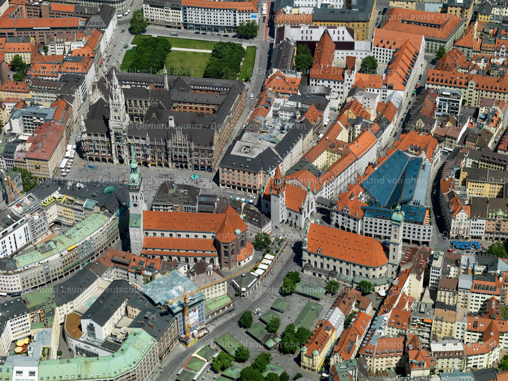 2810277 | Viktualienmarkt mit Heilig-Geist-Kirche und dem Alten-und Neuen Rathaus, München