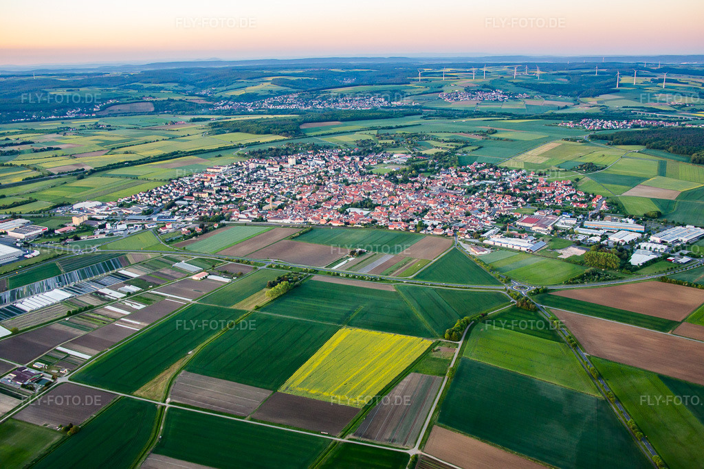 Luftbild: Ortsansicht von Südwesten in Gochsheim im Bundesland Bayern in Deutschland. Foto: IMG_079219.jpg vom 15.05.2015 durch Werner Riehm/FLY-FOTO.de