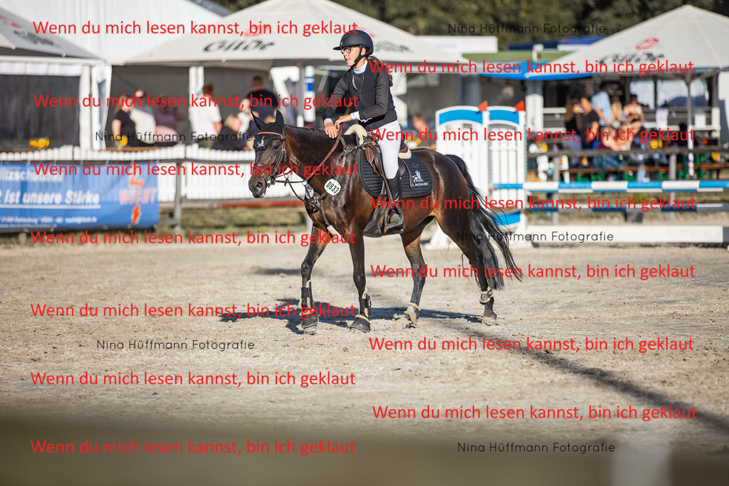 BK1A7865 | Turnierbilder Turnierfotos Nina Hüffmann Turnierfotografie Pferdefotografie Tierzeichnung Haustierzeichnung Pferdezeichnung Hundezeichnung Videograf  - Realisiert mit Pictrs.com