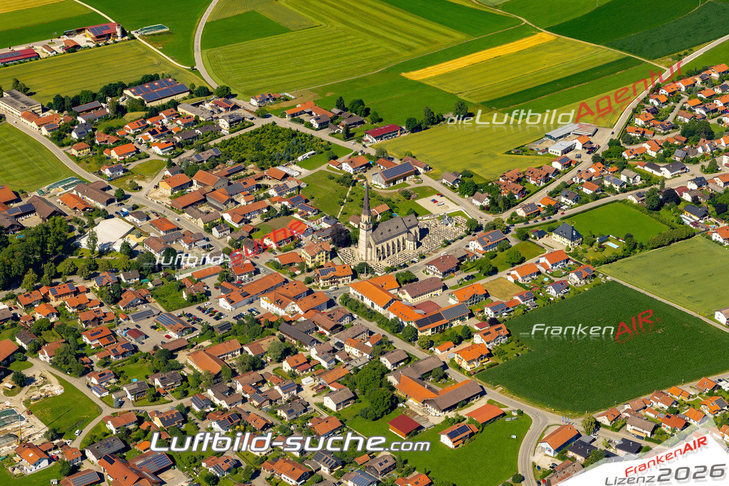Aktuelles Luftbild von  Palling - Die Luftaufnahme wurde 2022 mittels UL-Flugzeug erstellt ( keine Drohne ) - hochauflösende Kamera-Systeme von  Canon -Beste Qualität - Für grossformatige Ausdrucke geeignet. Die Geschenkidee !