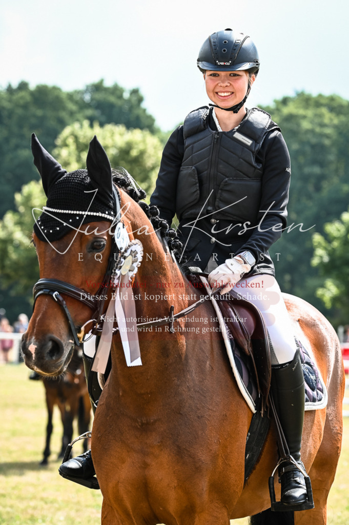 DSC_8606 | Pferde- und Turnierfotografie in Westsachsen. Pferdeportraits, Auftragszeichnungen und intuitive Kunst.
