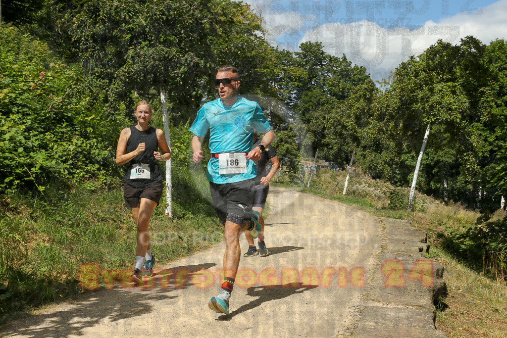 250824_1249_EX1_0677 | Sportfotografie im Rhein-Sieg Kreis, Köln, Bonn, NRW, Rheinland Pfalz, Hessen, etc. Unser Tätigkeitsfeld umfasst den Laufsport vom Volkslauf über den Marathon, Duathlon, Triathon bis zum Ultralauf wie Kölnpfad Ultra oder Schindertrail.