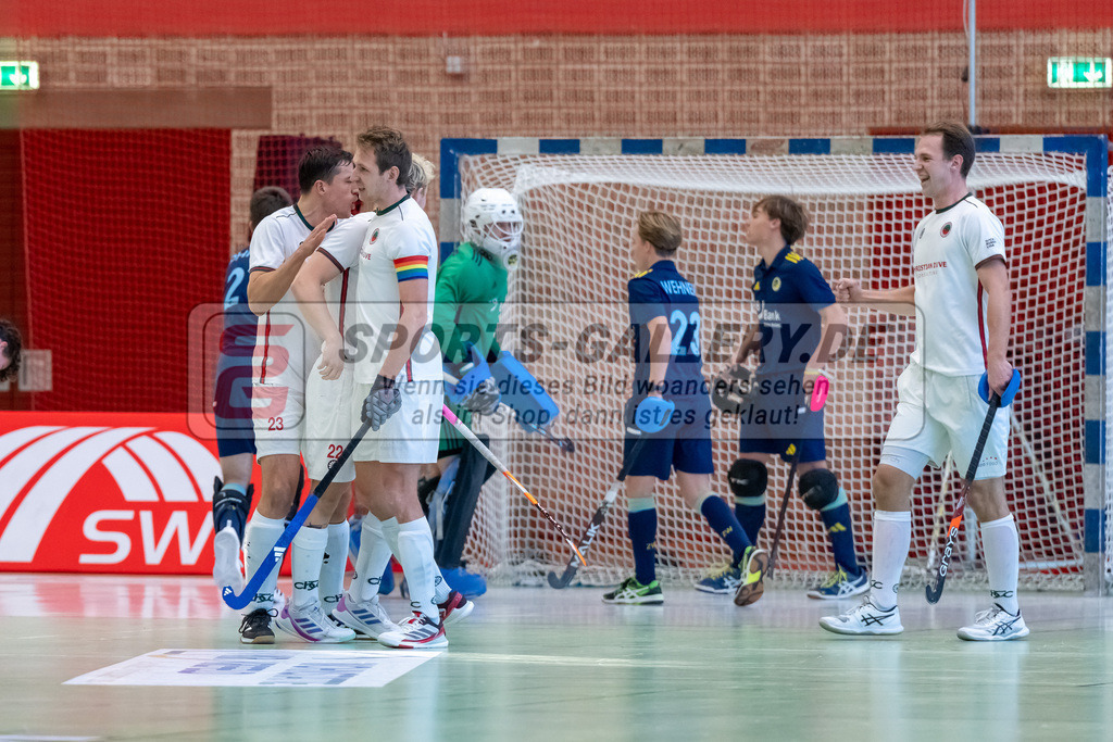 HK_20250118_101780 | 1/4 Finale 1. Bundesliga Halle Herren Crefelder HTC - Zehlendorfer Wespen am 18.1.2025 Halle Glockenspitz, Krefeld , Boomes Anton ( Crefelder HTC #23 ) , LangHeinrich Finn ( Crefelder HTC #22 ) , Niklas Wellen ( Crefelder HTC 10 )