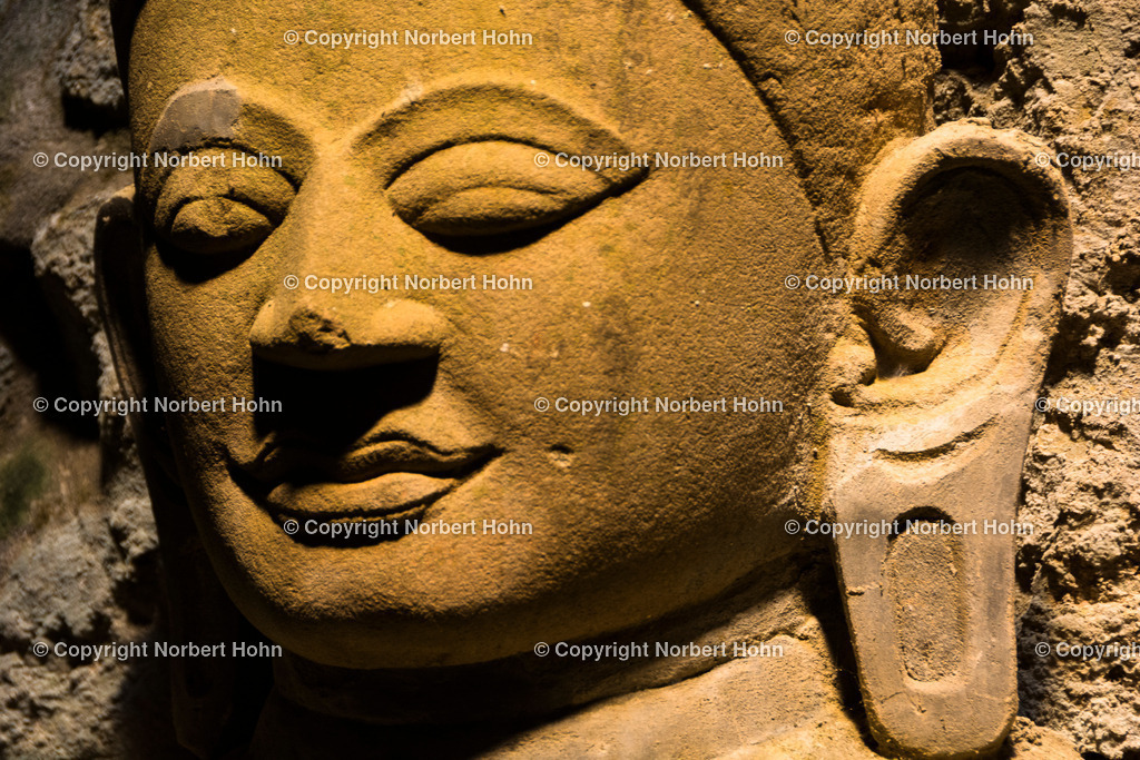 MYA_3025 | Tempelfigur im Land der tausend Pagoden. - Realisiert mit Pictrs.com