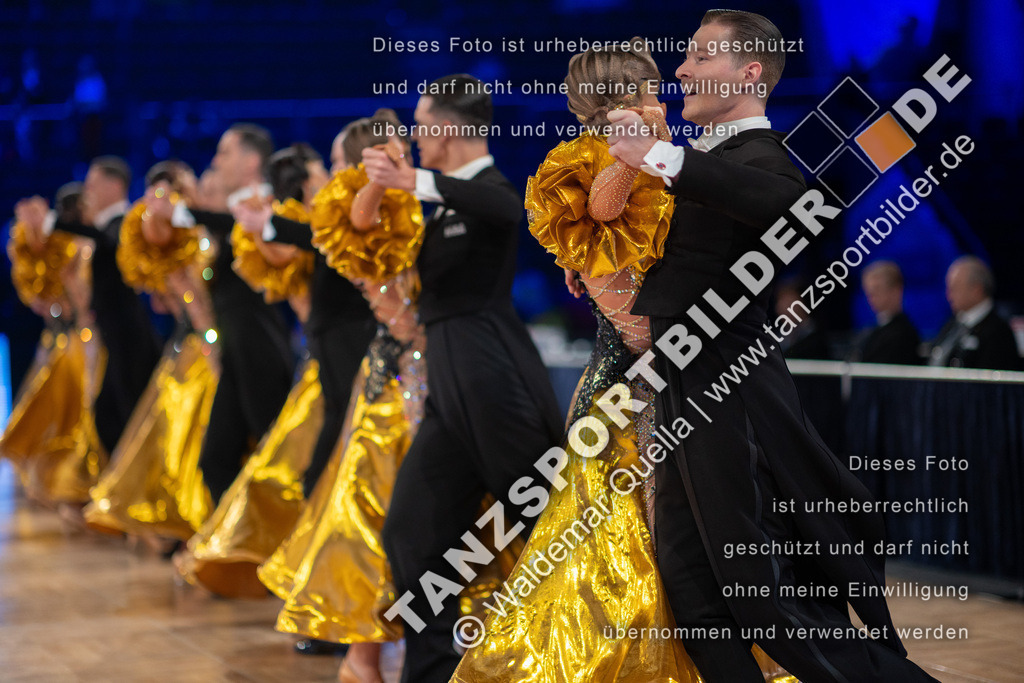 20251206-01083 | Hier finden Sie Tanz Bilder vom Latein und Standard Formationen tanzen. Sportbilder vom Tanzsport. Schöne Fotos und von Weltmeisterschaft, Europameisterschaft, Bundesliga, Regionalliga, Oberliga und Landesliga sowie von GOC Stuttgart, DanceComp, WM Bremen