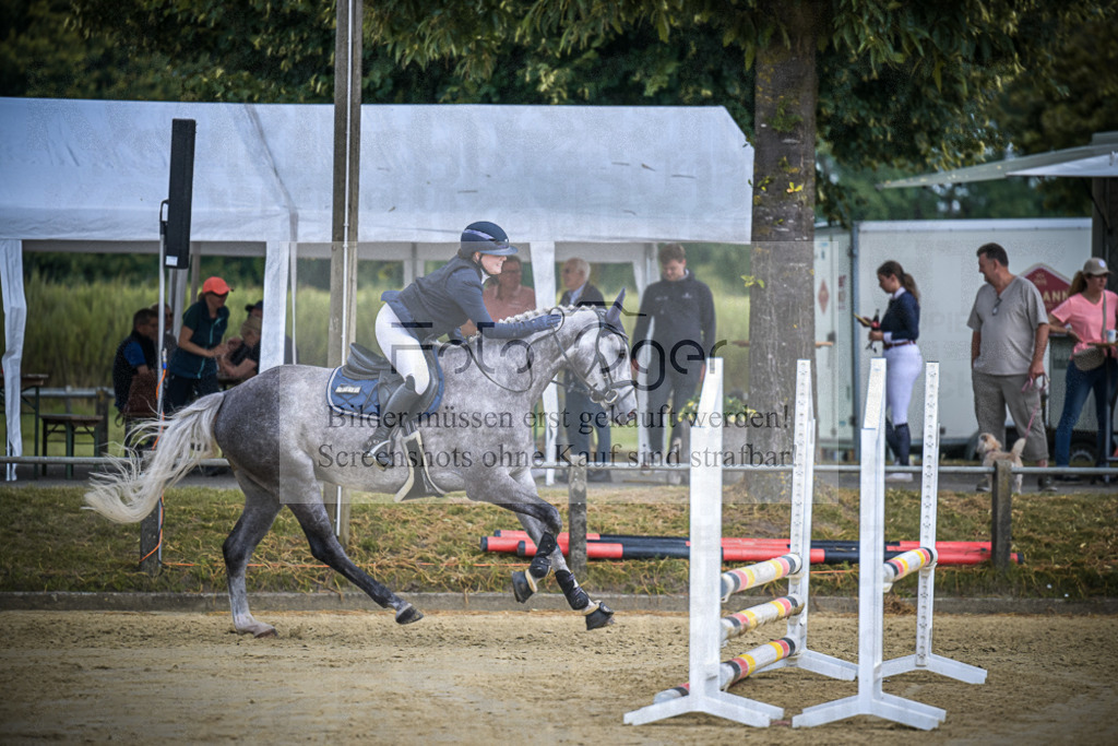 DOS_4441 | Entdecke hochwertige Reitturnierfotos von Foto Oger. Professionell, emotional und authentisch – jetzt Lieblingsmomente im Shop bestellen.Deutschlandweite Turnierfotografie. - Realisiert mit Pictrs.com