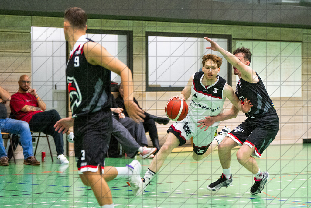 2. RL West | 19.10.2024 | BBC OS vs. Bad Essen | 2. RL West | 19.10.2024 | BBC OS vs. Bad Essen - - - - - CREDIT, www.bullenfotos.de, Martin König, Hörner Weg 40, D-49078 Osnabrück, +4917663732967, Nutzung und Weitergabe nur zu den vereinbarten Zwecken. Presseanfragen an Ersteller. Alle Rechte beim Ersteller. - - - - - - Realisiert mit Pictrs.com