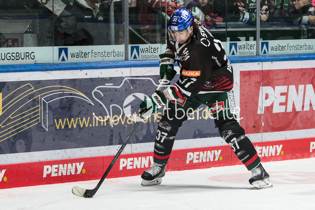 Augsburger Panther - Eisbaeren Berlin | Terry BROADHURST (AEV #37) am Puck