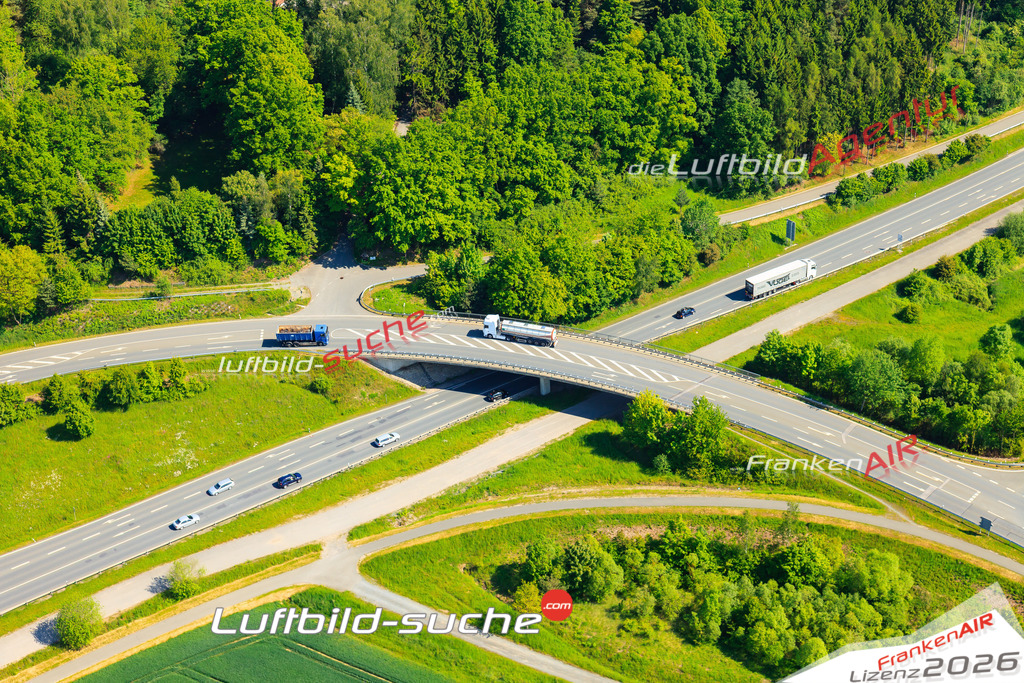 Die Luftaufnahme der Stadt Kronach wurde vom UL-Flugzeug heraus erstellt ( keine Drohne )- hohe Auflösung für beste Qualität