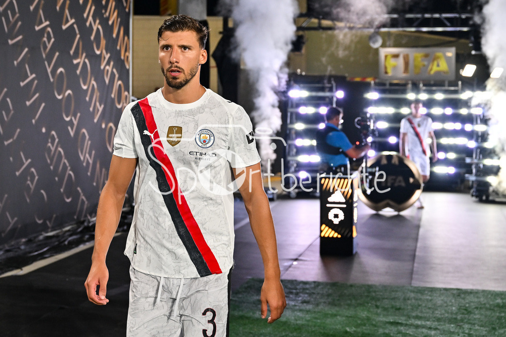 Manchester City - Al-Hilal SFC | im Bild Ruben DIAS (Manchester City 3) auf dem Weg zum Spielfeld / Einzelfoto / Freisteller / FIFA Club World Cup: Manchester City - Al-Hilal SFC, Camping World Stadium am 30.06.2025 / NOT FOR SALE IN USA