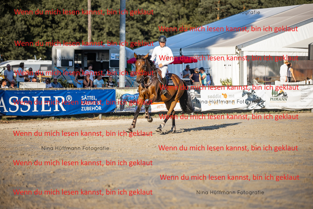 BK1A8861 | Turnierbilder Turnierfotos Nina Hüffmann Turnierfotografie Pferdefotografie Tierzeichnung Haustierzeichnung Pferdezeichnung Hundezeichnung Videograf  - Realisiert mit Pictrs.com