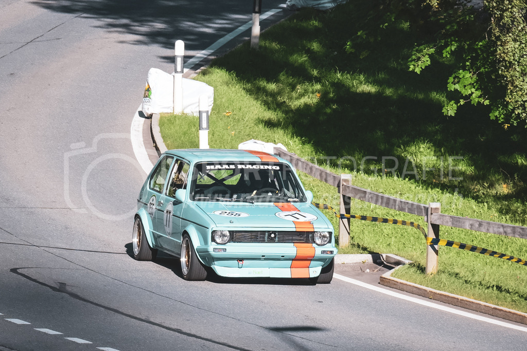 21. Arosa ClassicCar 2025 - 6. =September= 2025 | Gerald Haas aus Wollerau/Arosa (SUI) in einem VW Golf aus dem Jahre 1983 mit Startnummer 255 am Arosa ClassicCar 2025 in der Kategorie Classic Trophy..@arosaclassiccar, @arosa.official, #arosaclassiccar, #arosa, #76curves, #classiccarBild: Sportfotografie Markus Aeschimann | www.markus-aeschimann.ch - Realisiert mit Pictrs.com