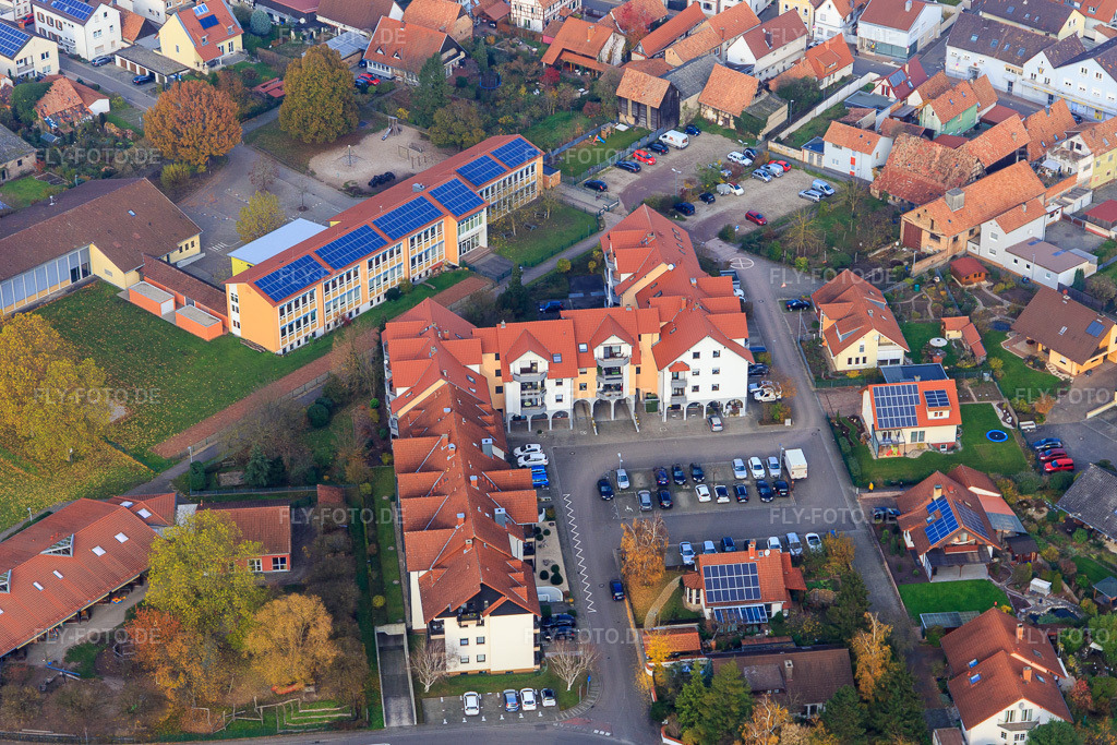 Luftbild: Festhalle und Florentinusplatz in Rheinzabern im Bundesland Rheinland-Pfalz in Deutschland. Foto: IMG_119795.jpg vom 24.11.2019 durch Werner Riehm/FLY-FOTO.defesthalle-rheinzabern