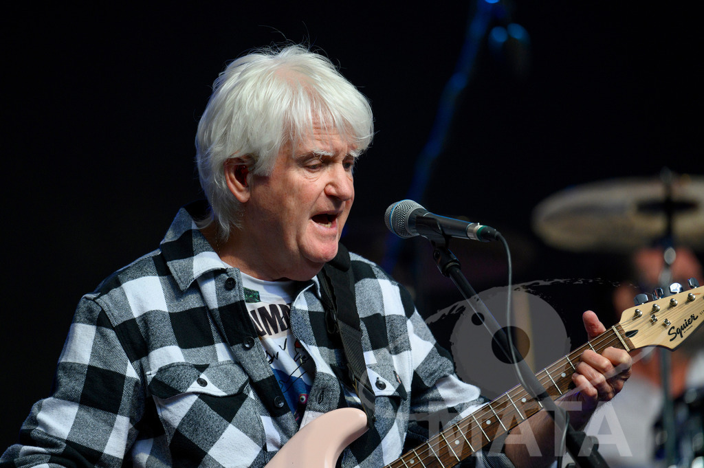 _DWA2578 | John Lees von John Lees' Barclay James Harvest live bei einem Konzert in Serenadenhof Nürnberg, 01.07.2023 - Realisiert mit Pictrs.com