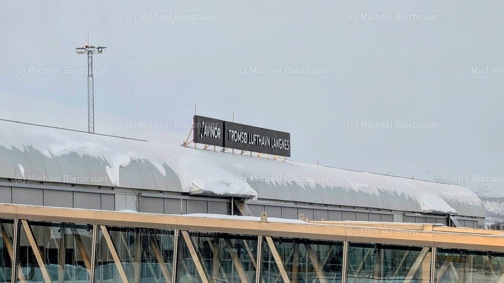 Flughafen in Tromsö | michis-fotos - Realisiert mit Pictrs.com