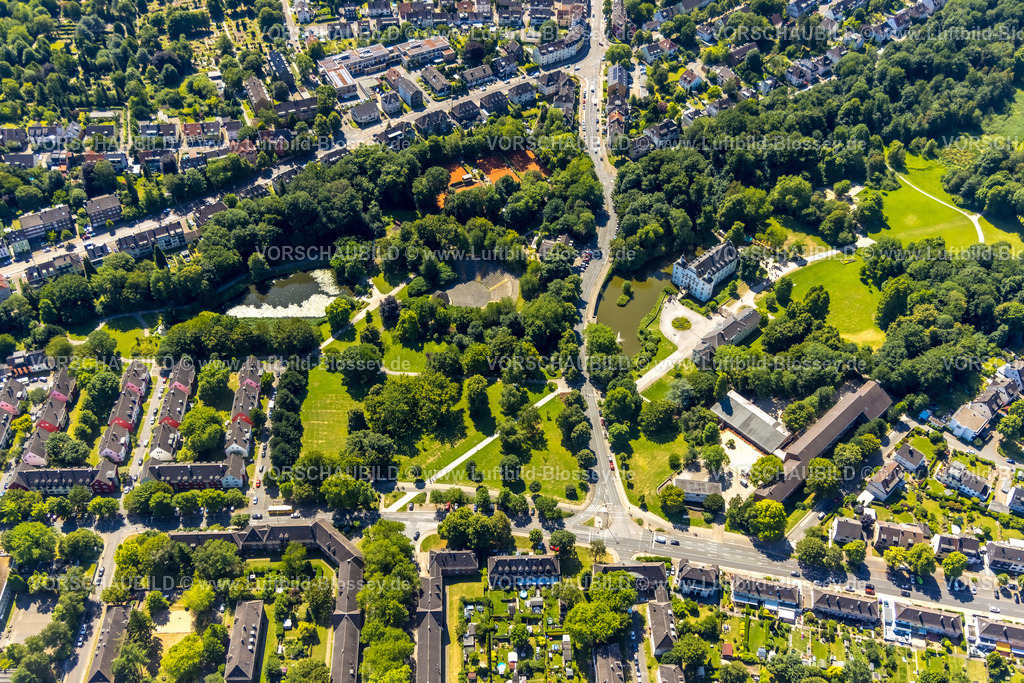 Essen230702729 | Luftbild, Wasserschloss Borbeck, Schlosspark, Dubois-Arena Amphitheater, Residenzaue, Borbeck-Mitte, Essen, Ruhrgebiet, Nordrhein-Westfalen, Deutschland