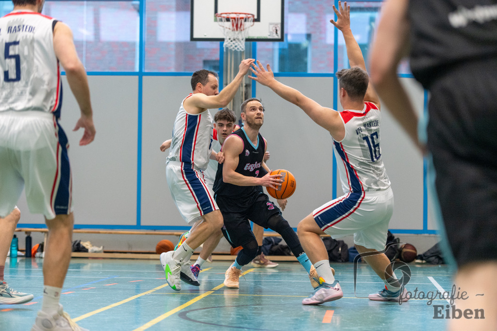 VFL Rastede-Westerstede 3 | VFL Rastede (weiß)-Westerstede 3 (schwarz) am 22.02.2026 in Rastede (Sporthalle); Photo: Philip Eiben 2025 - Realisiert mit Pictrs.com
