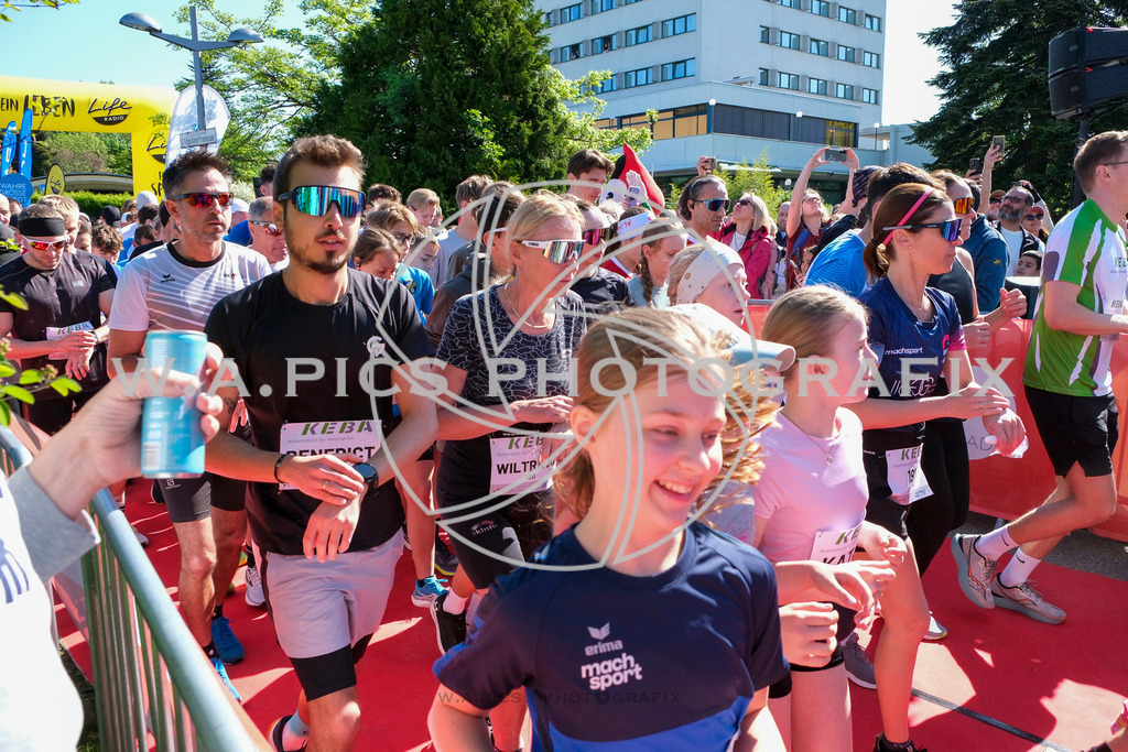 ..... | LINZ,AUSTRIA,27.April 24, Int. 3 Brückenlauf Linz  , Image shows: Photo: WAPICS / Michael ring