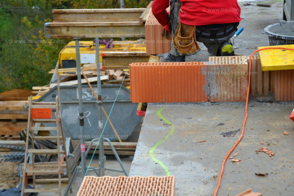 bib-lg07-mauerarbeiten-0073 | Nach LV-Leistungsgruppen sortierte Detailfotos über den Bau eines Hauses. Alle Hausbau-Bilder direkt vom Urheber und Autor der Website Haus-Selber-Bauen.com